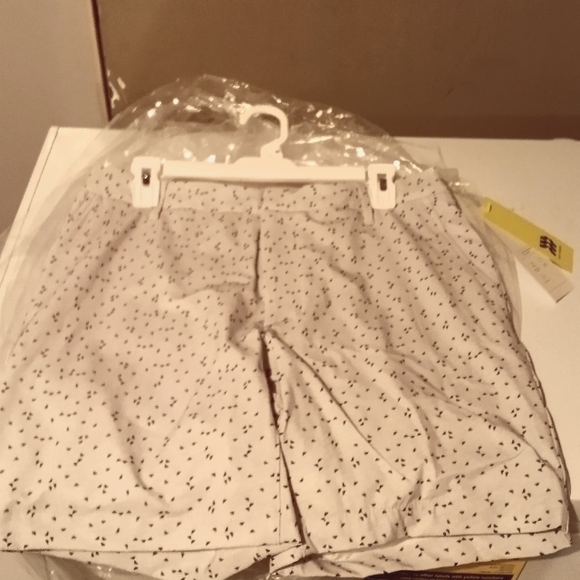 Golf Shorts - Picture 2 of 2